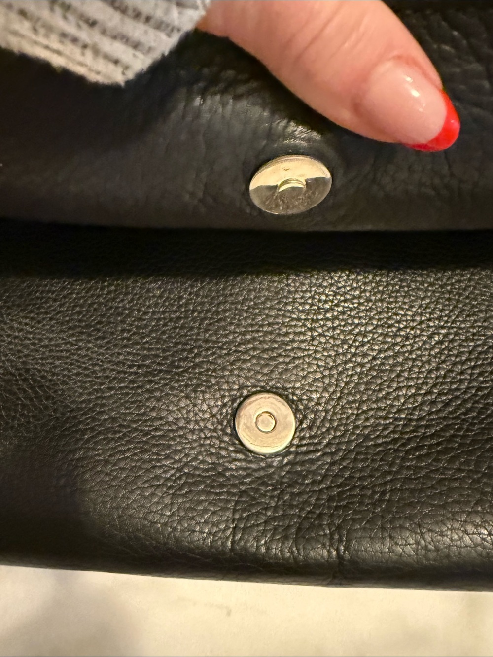 Gucci Black Pebbled Leather Clutch with Tassel - Picture 7 of 9